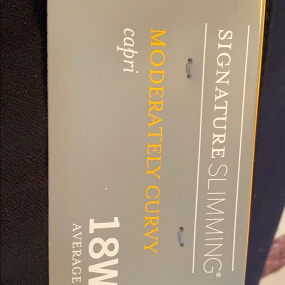 Black capris pants - Picture 4 of 5